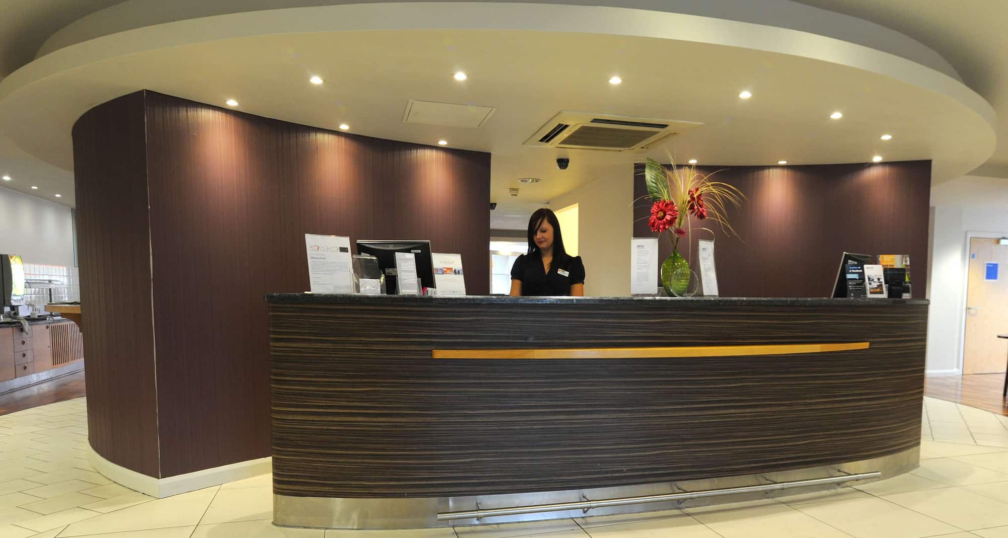Park Inn By Radisson Birmingham Walsall - Reception