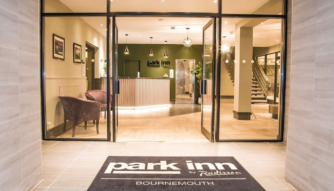 Park Inn by Radisson Bournemouth - Entrance