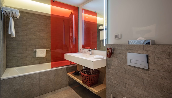 Park Inn by Radisson Bucharest Hotel & Residence - Guest room