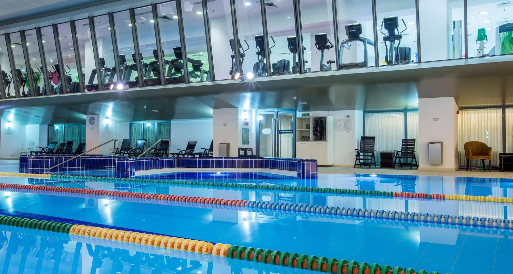 Park Inn by Radisson Bucharest Hotel and Residence - Indoor Pool