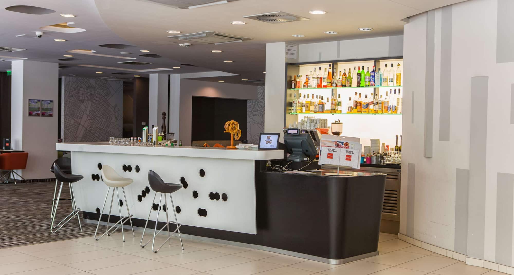 Park Inn by Radisson Budapest - Bár