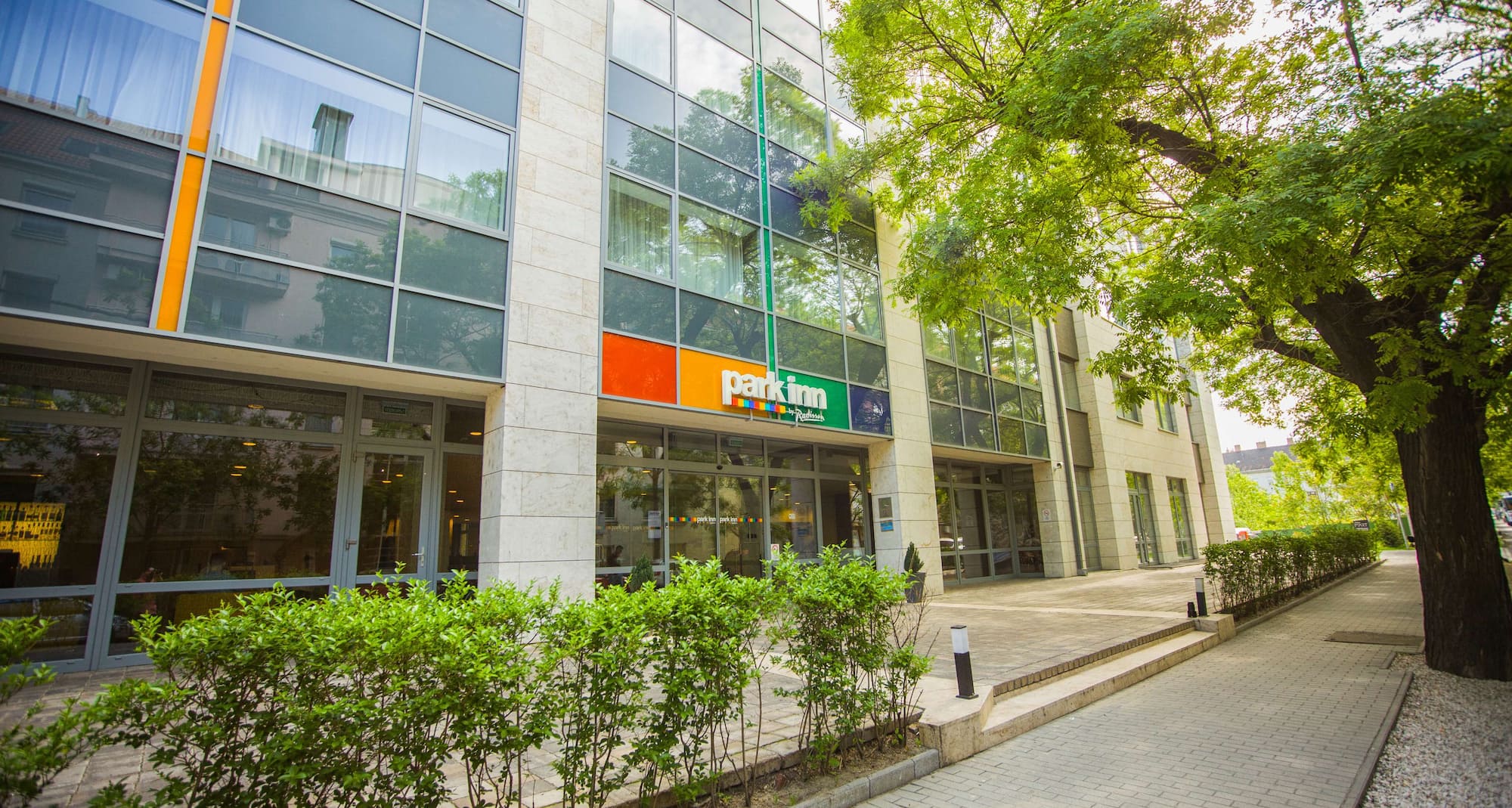 Park Inn by Radisson Budapest - Hotel Exterior