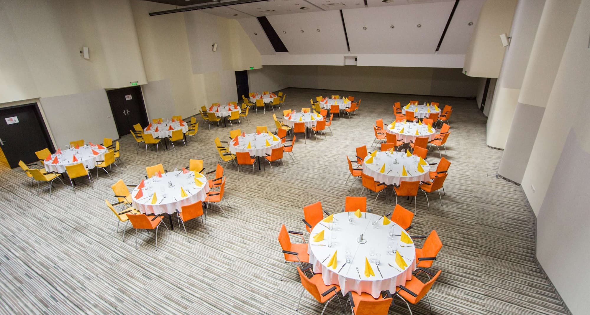 Park Inn by Radisson Budapest - Conference Hall Banquet Setup