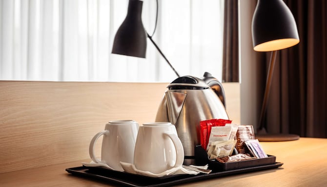 Park Inn by Radisson Cardiff City Centre - Coffee & tea facilities in the room