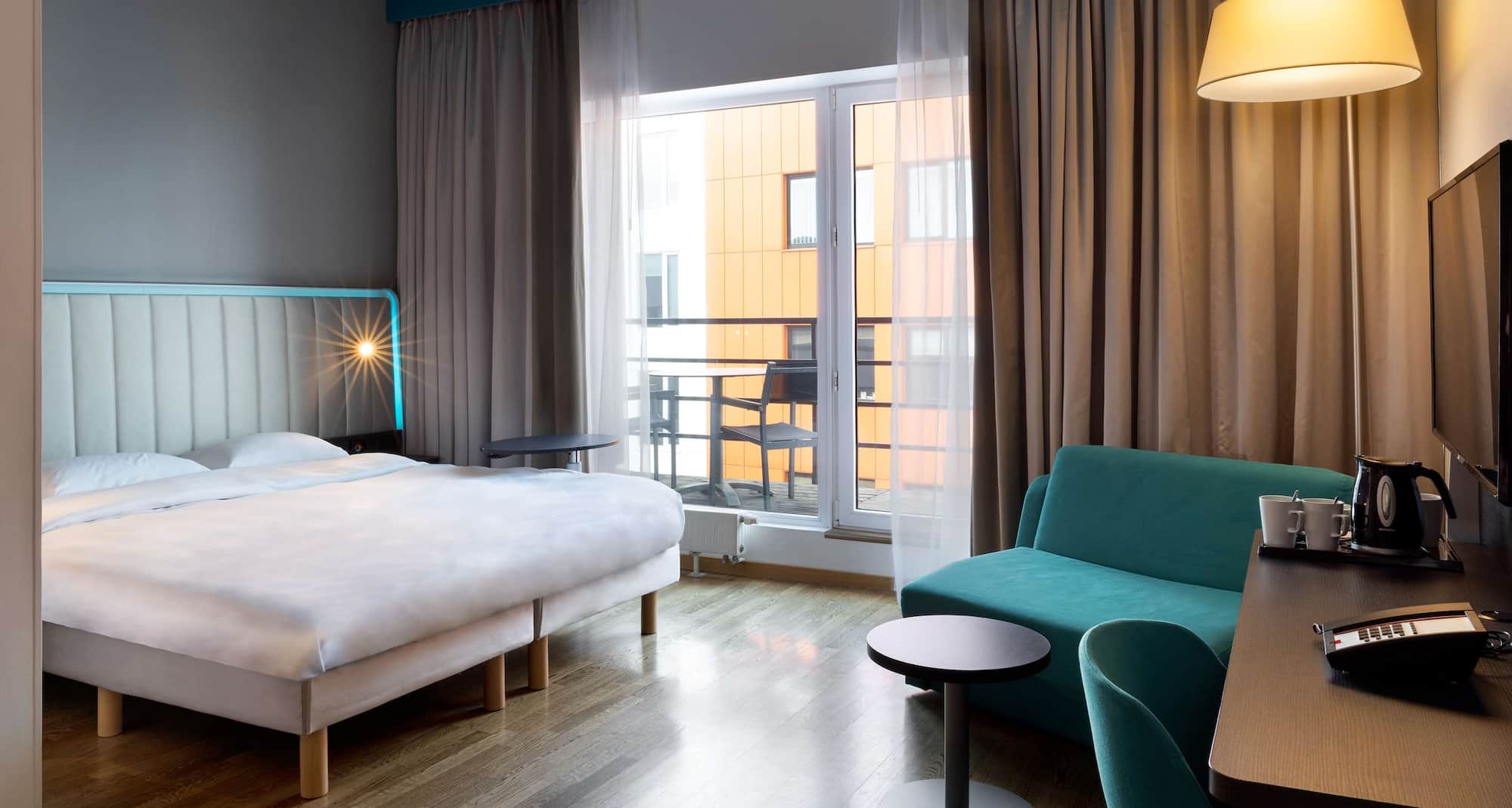 Park Inn by Radisson Central Tallinn - номер Superior с балконом