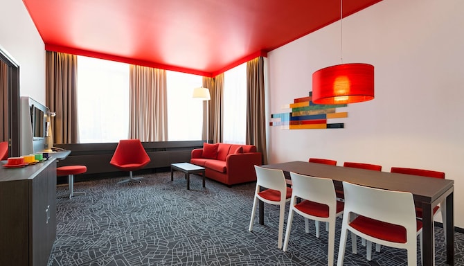 Park Inn By Radisson Central Tallinn - Suite Living Room