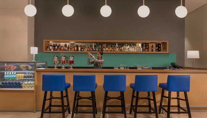 Park Inn by Radisson Clark - Lobby Bar