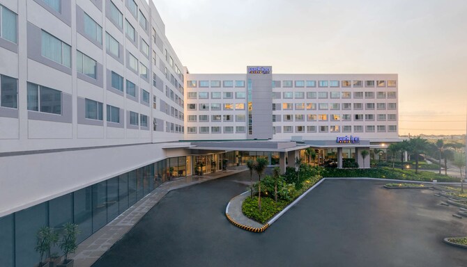 Park Inn by Radisson Clark - Facade Day