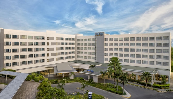 Park Inn by Radisson Clark - Facade