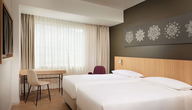 Park Inn by Radisson Clark - Superior Room with twin beds