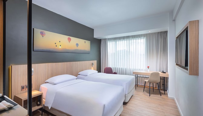 Park Inn by Radisson Clark - Superior Room with twin beds