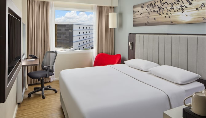 Park Inn by Radisson Clark - Standard Room King Bed