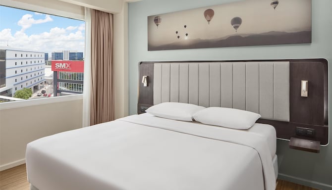 Park Inn by Radisson Clark - Standard Room King Bed