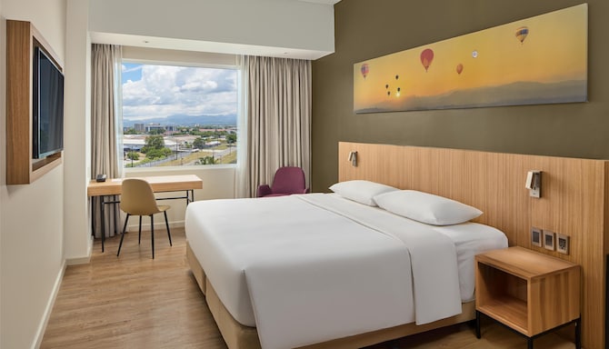 Park Inn by Radisson Clark - Superior King Bed