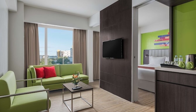 Park Inn by Radisson Clark - One Bedroom Suite