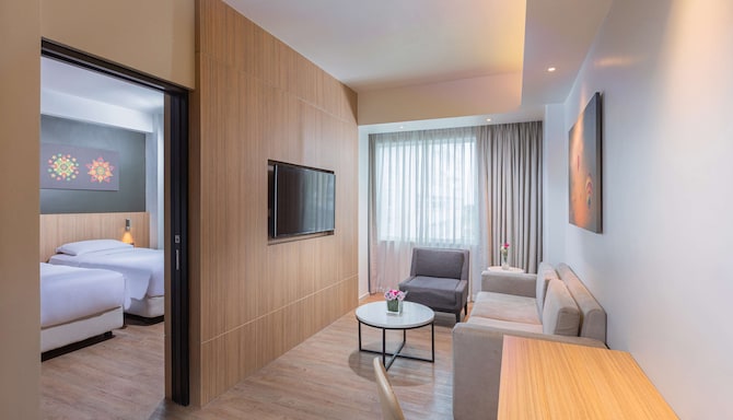 Park Inn by Radisson Clark - Deluxe Suite