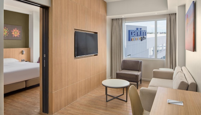 Park Inn by Radisson Clark - One Bedroom Suite Living Room