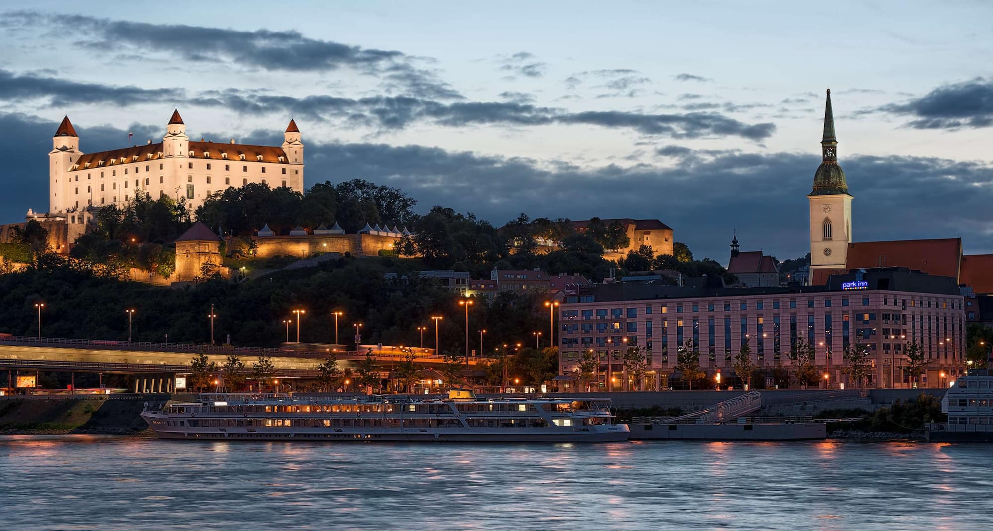 Park Inn by Radisson Danube Bratislava - Hotel Exterior