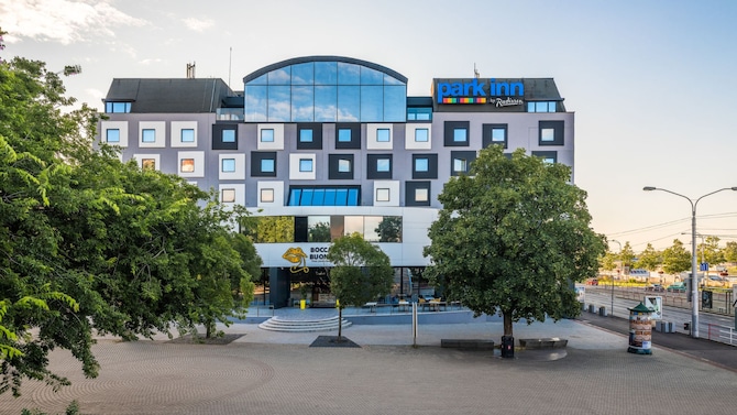 Park Inn by Radisson Danube Bratislava - Park Inn by Radisson Dnube Bratislava - Property Video