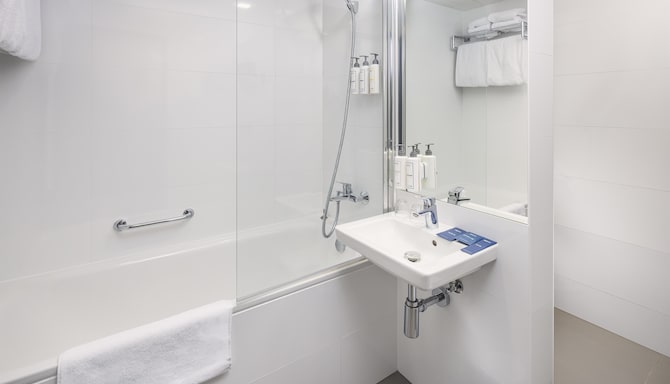 Park Inn by Radisson Danube Bratislava - One Bedroom Apartment