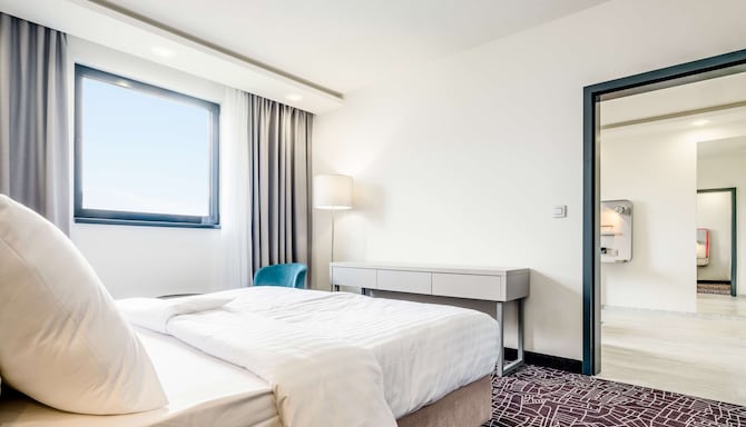 Park Inn by Radisson Danube Bratislava - Apartment Bedroom
