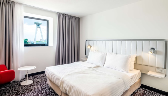 Park Inn by Radisson Danube Bratislava - Guest room