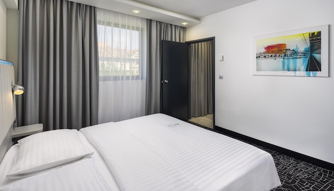 Park Inn by Radisson Danube Bratislava - One Bedroom Apartment