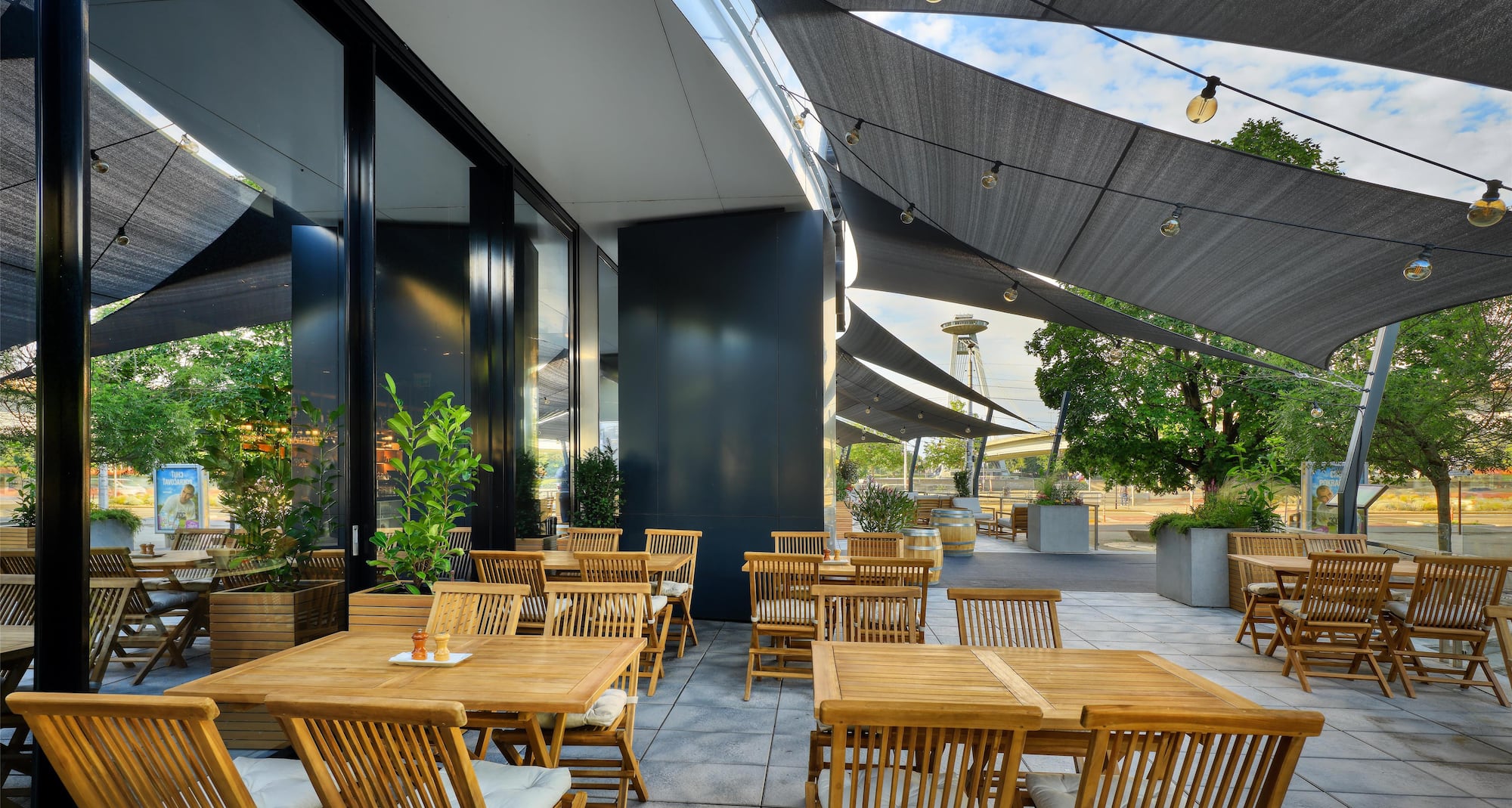Park Inn by Radisson Danube Bratislava - Restaurant Terrace