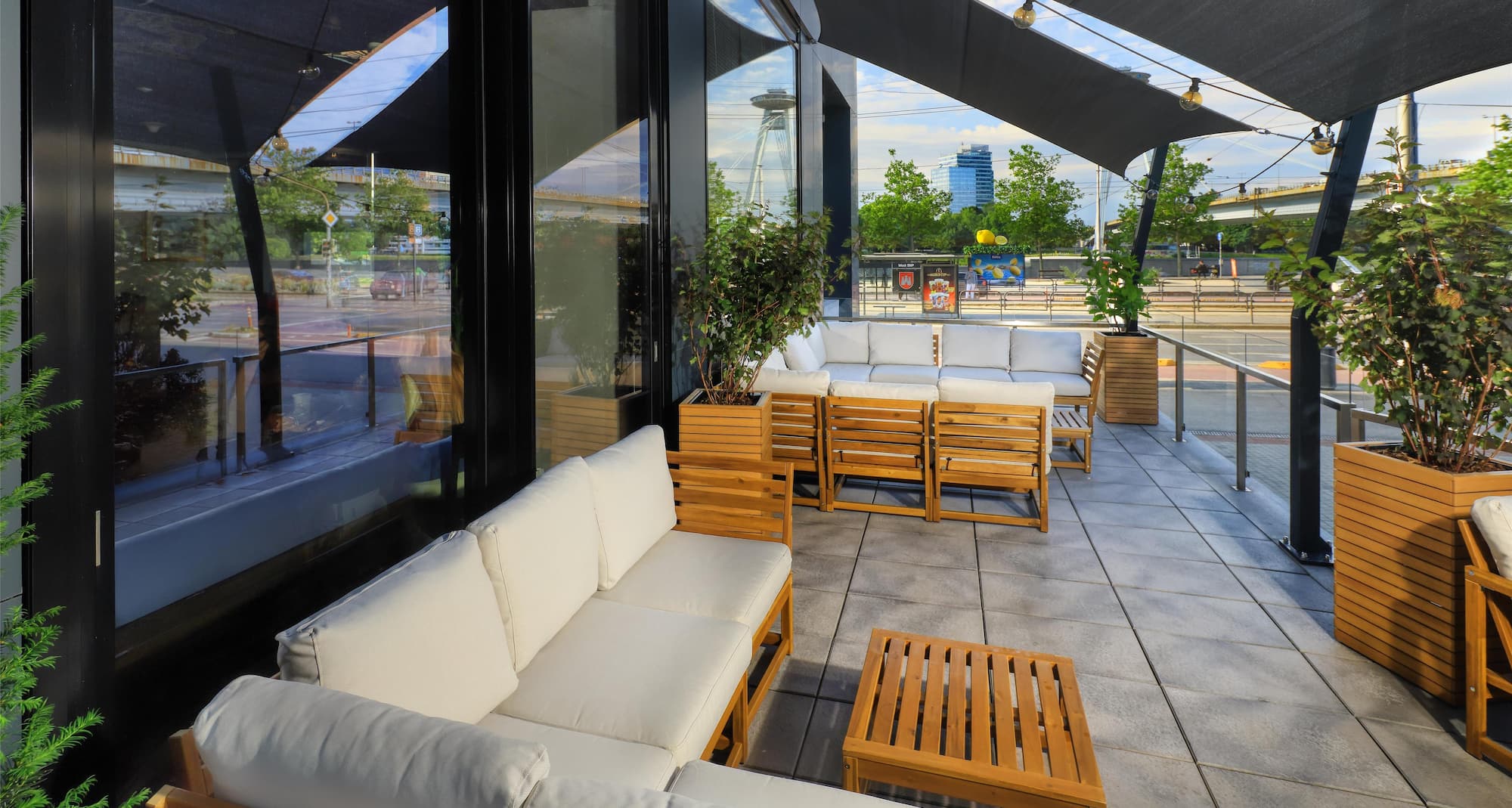 Park Inn by Radisson Danube Bratislava - Restaurant Terrace