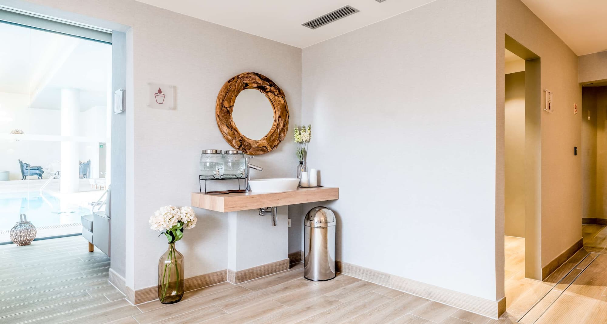 Park Inn by Radisson Danube Bratislava - Spa lobby