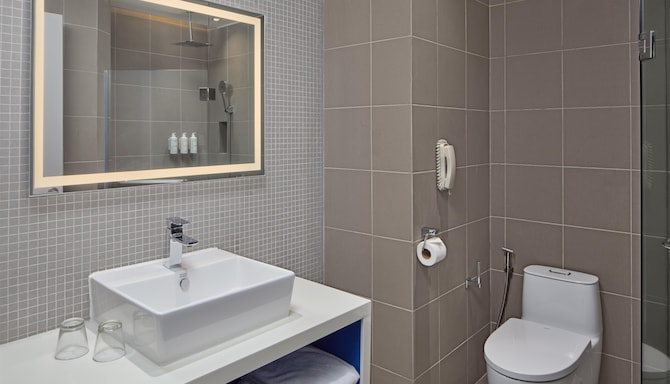 Park Inn by Radisson Davao - Standard Room and Superior Room Bathroom