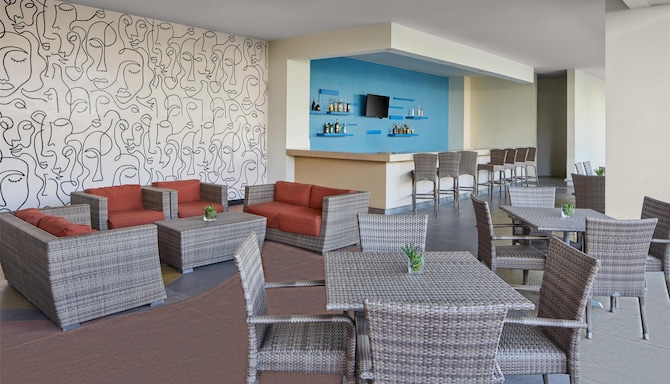 Park Inn by Radisson Davao - Pool Lounge with Mural