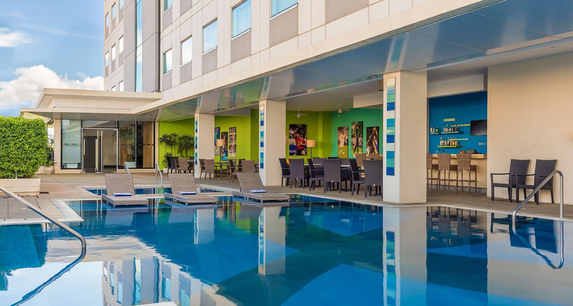 Park Inn by Radisson Davao - Pool Bar