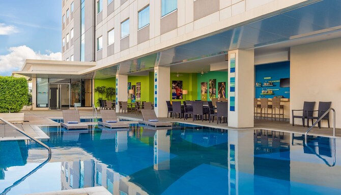 Park Inn by Radisson Davao - Pool Bar