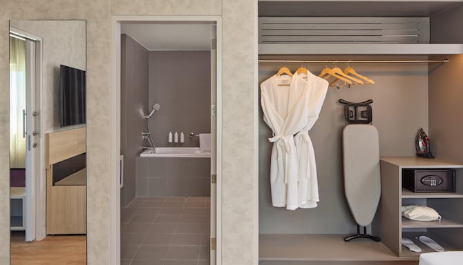 Park Inn by Radisson Davao - One Bedroom Suite Wardrobe