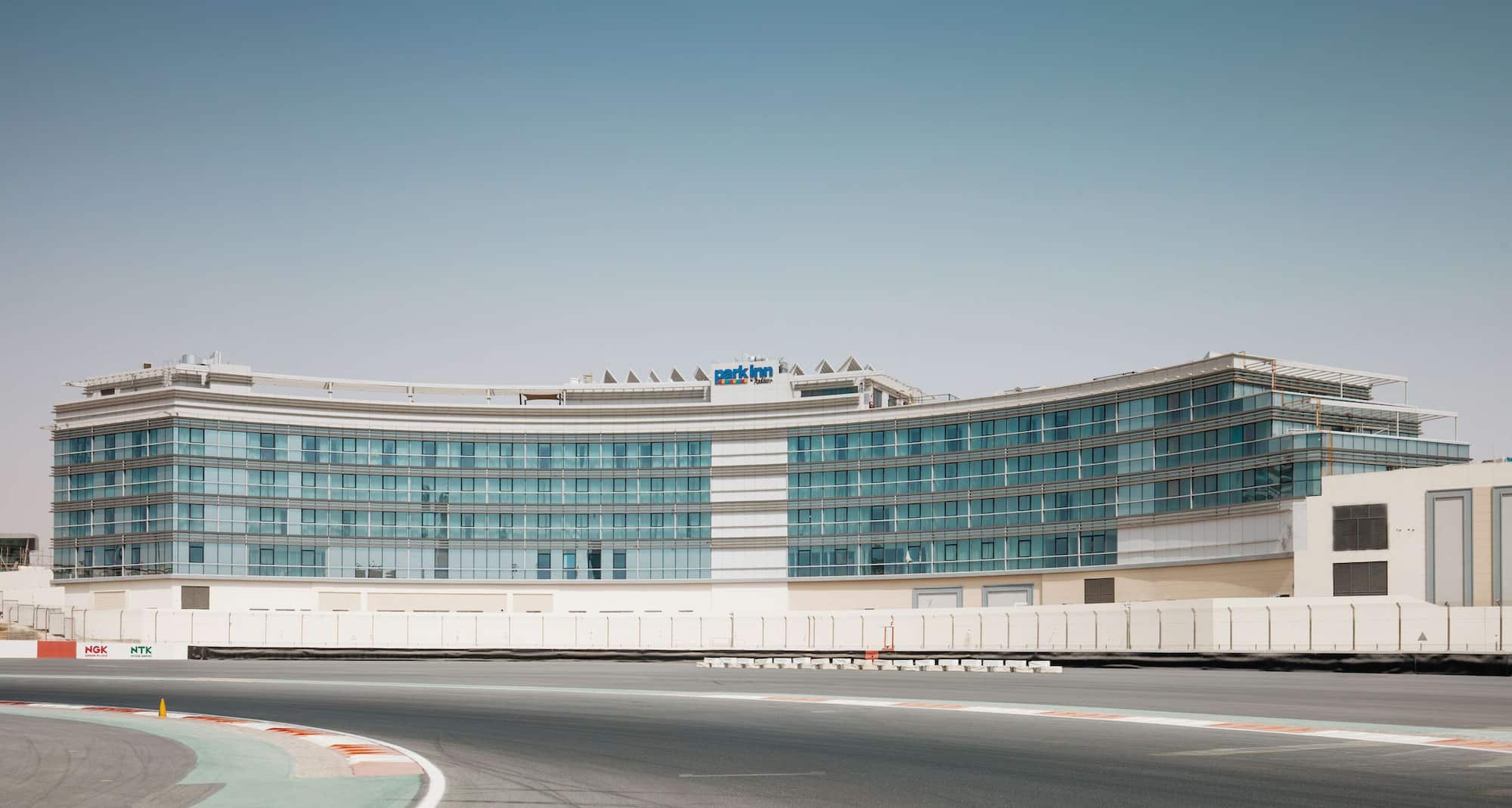 Park Inn by Radisson Dubai Motor City - عرض خارجي