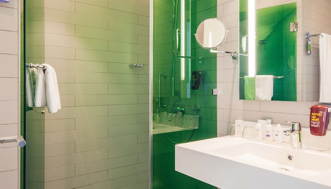 Park Inn by Radisson Dubai Motor City - Guest Room Bath