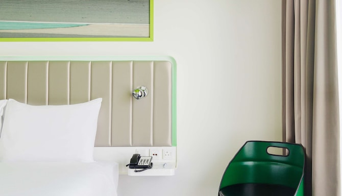 Park Inn by Radisson Dubai Motor City - Superior Room Bedside