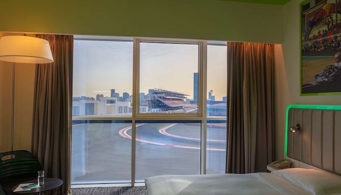 Park Inn by Radisson Dubai Motor City - Guest room