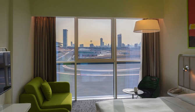 Park Inn by Radisson Dubai Motor City - Guest room