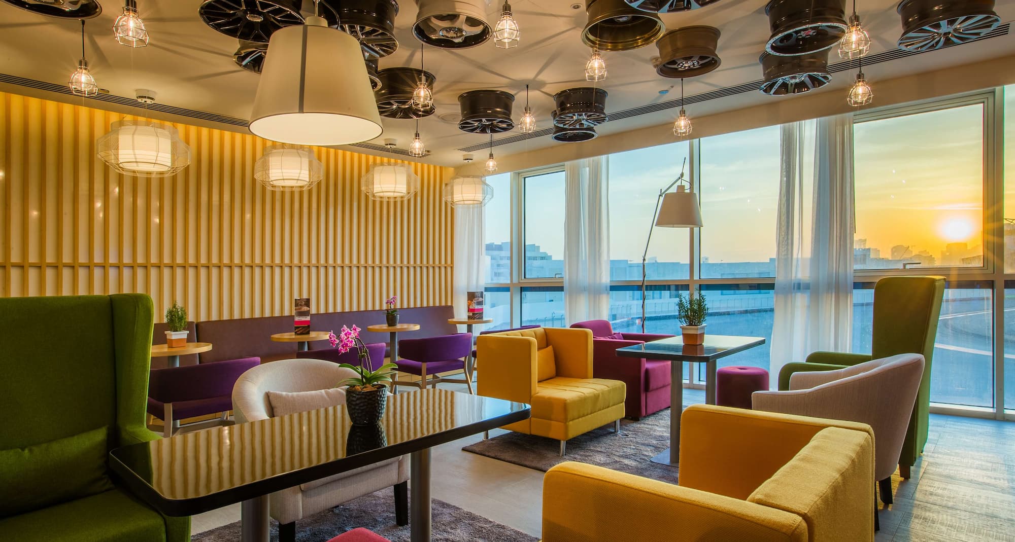 Park Inn by Radisson Dubai Motor City - Lobby