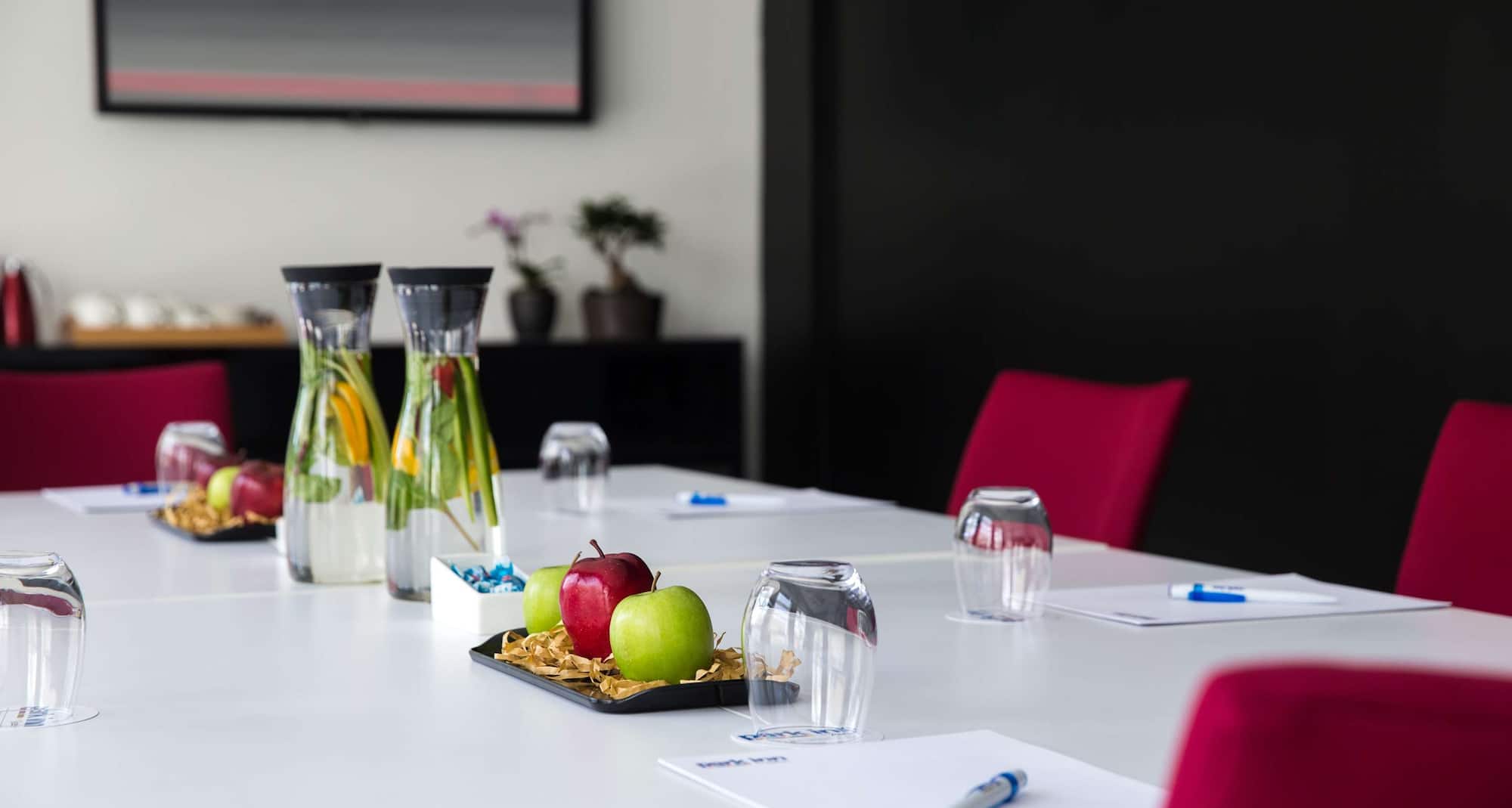Park Inn by Radisson Dubai Motor City - Meeting room