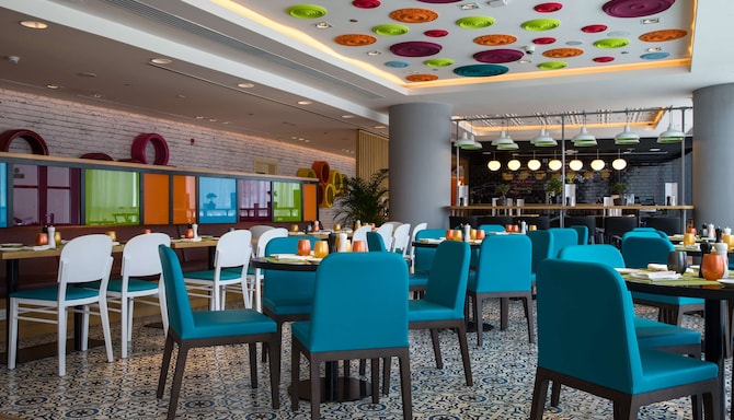 Try our breakfast in Dubai Motor City - Book Now | Park Inn