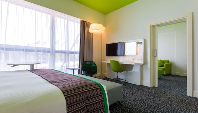 Park Inn by Radisson Dubai Motor City - Junior Suite