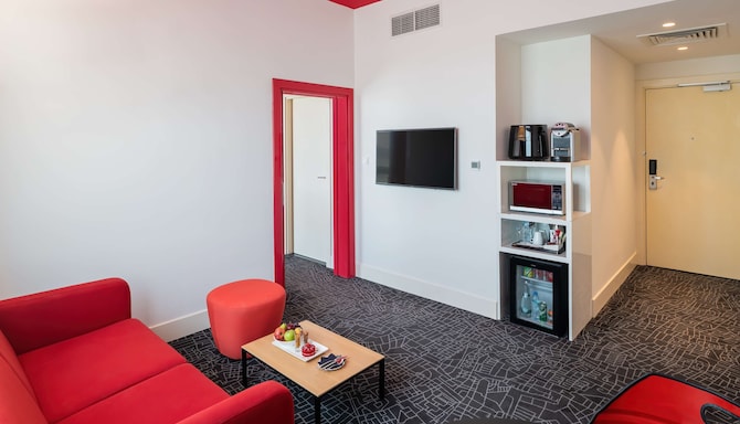 Park Inn by Radisson Dubai Motor City - Junior Suite living room