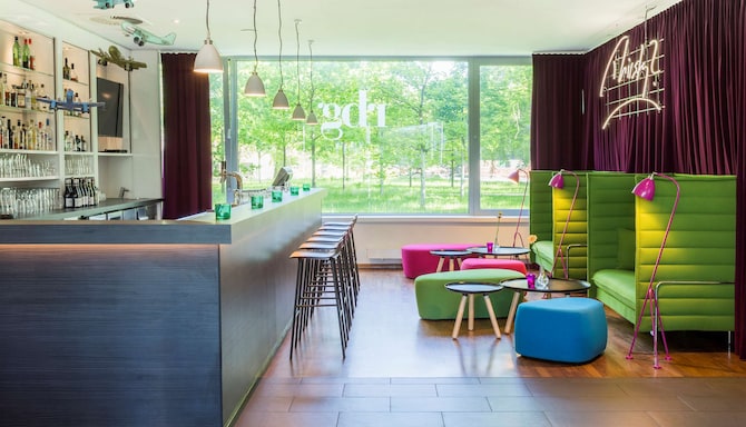 Park Inn By Radisson Frankfurt Airport - Bar area