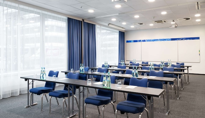 Park Inn by Radisson Frankfurt Airport - Meeting Room Gebrüder Wright - Classroom