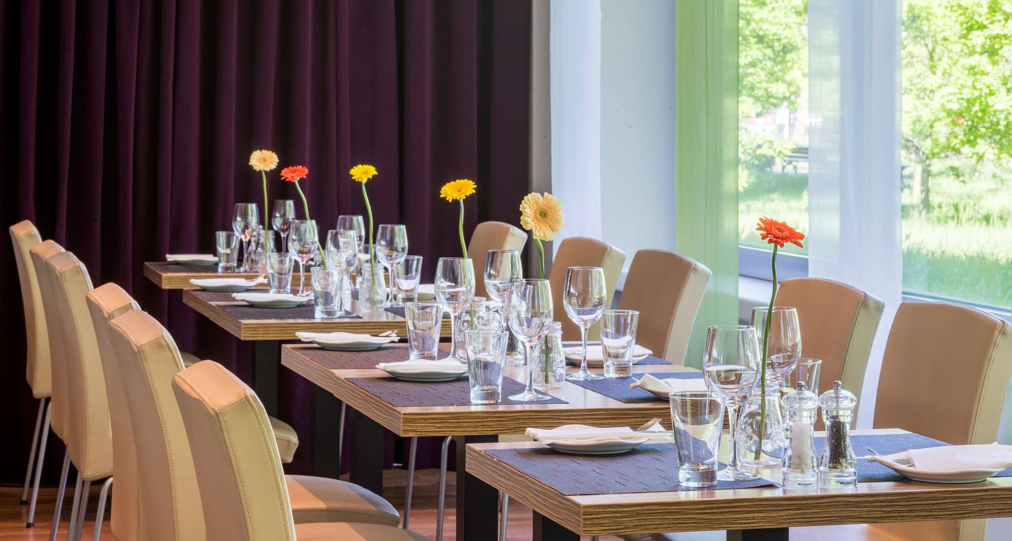 Park Inn By Radisson Frankfurt Airport Restaurant www.radissonhotels.com