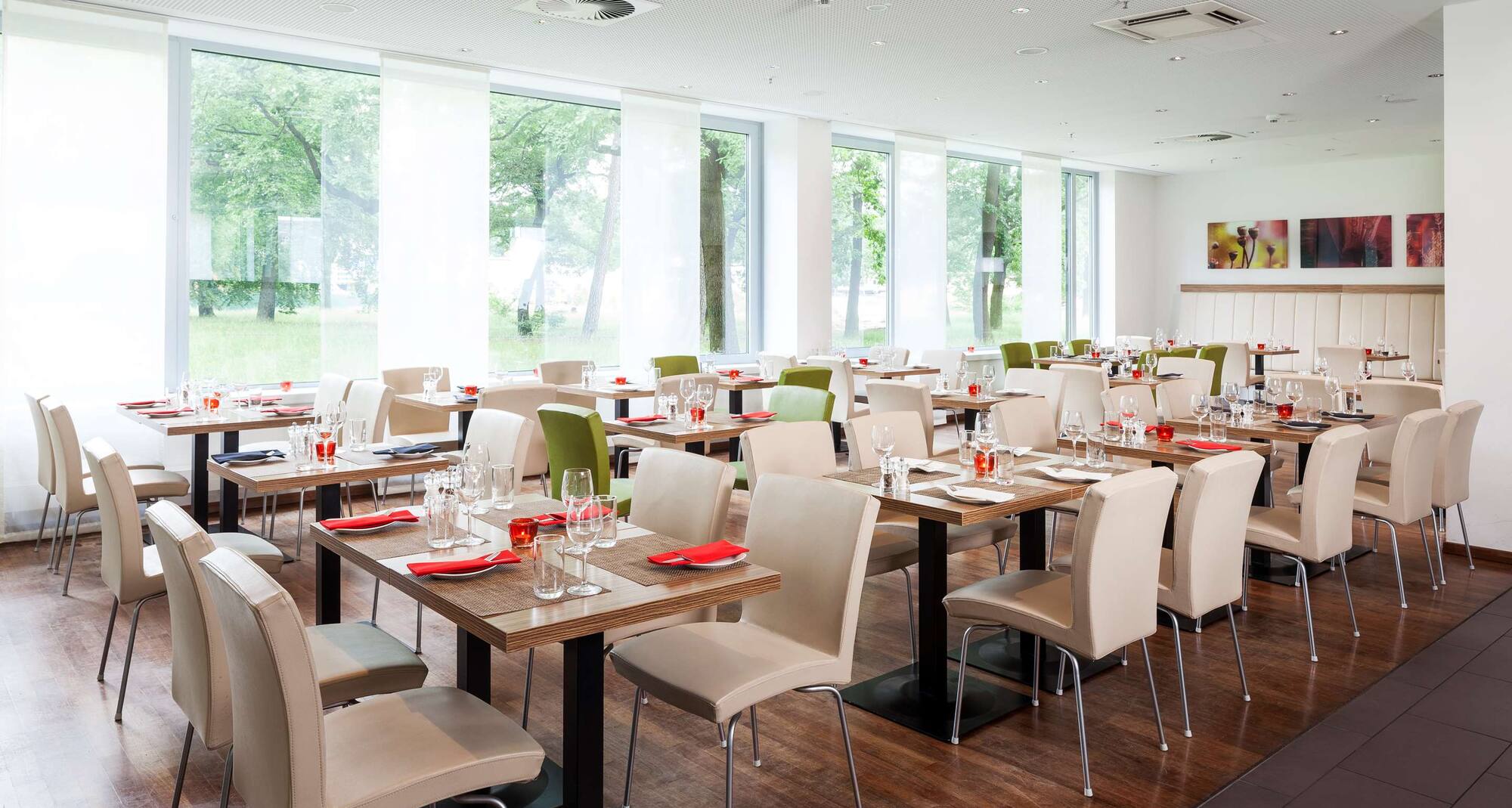 Park Inn By Radisson Frankfurt Airport Restaurant www.radissonhotels.com