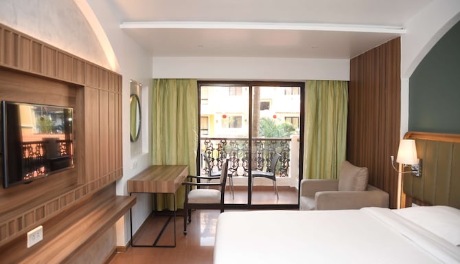 Park Inn by Radisson Goa Candolim - Deluxe Room with pool view